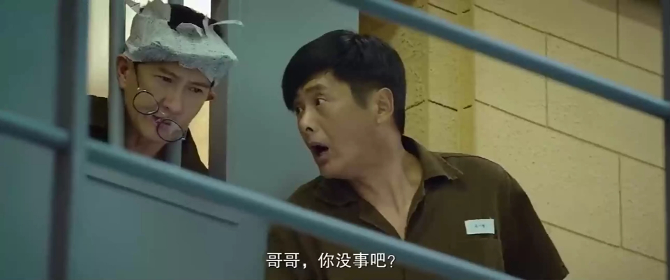 澳门风云:发哥监狱唱歌,不料原唱突然出现,一下成为永远的经典