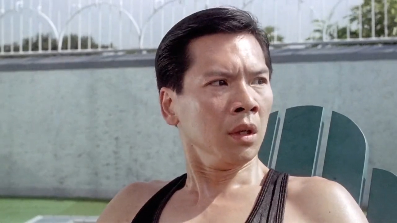 向华强发现杀手,刘德华躲进柜台,一招口喷火瞬间反杀