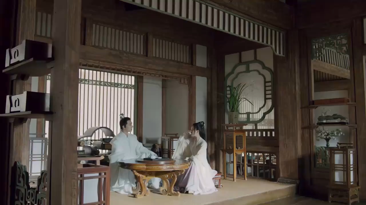 黑狐狸探老底,媳妇那叫一个慌,找个借口赶紧溜