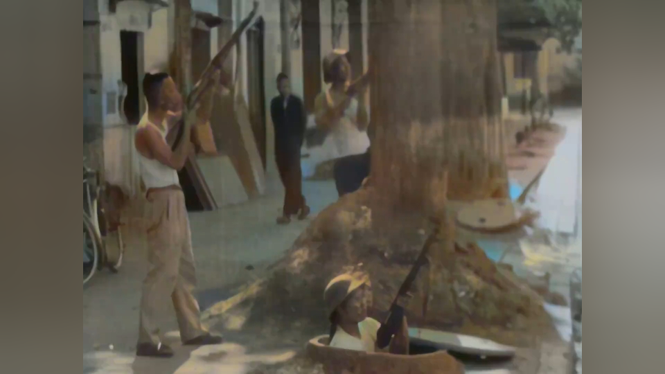 1967年美军河内大轰炸真实影像:北越人民躲在地窖里反击美军