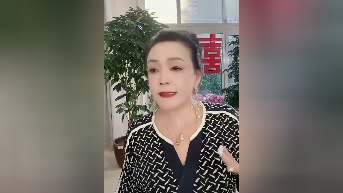 看到有人讨论儿媳的嘴巴,张兰维护:我们这大嘴一咧跟大元宝似的,黄金