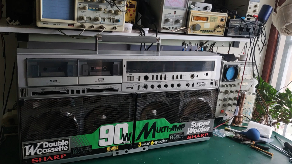 多少人年轻时候的情结,夏普777收录机,维修打理后又能使用了