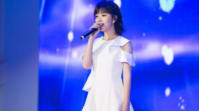 谭松韵放大招了,2022高调翻唱《飞云之下》不输原唱,开口巨好听!