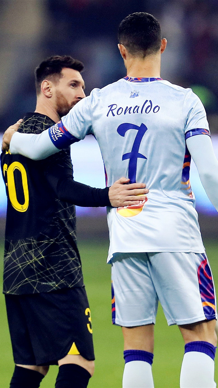 世纪画面!梅西与c罗赛前相拥,2人赛后互晒合影告白