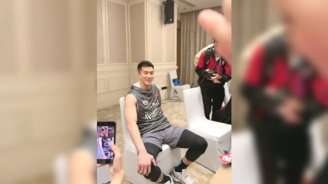 郭艾伦调侃:赵睿体重有250斤 我俩参加扣篮大赛他能赢