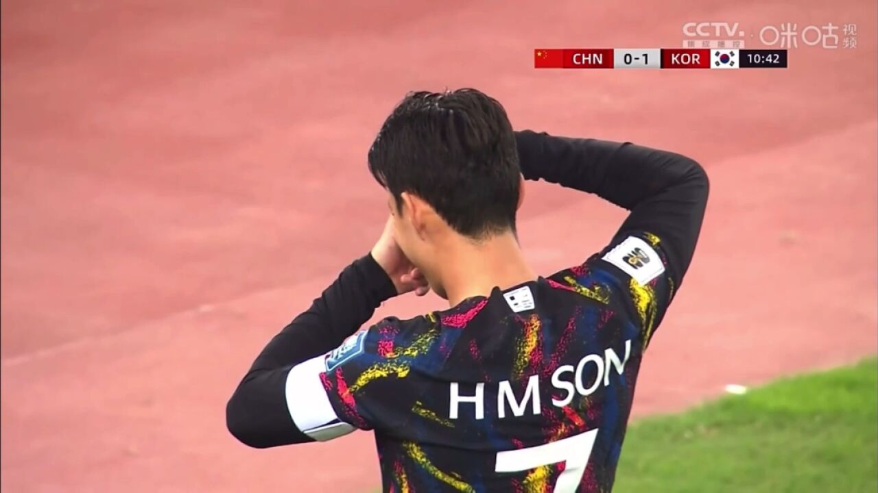 孙兴敏点球破门,中国0-1落后