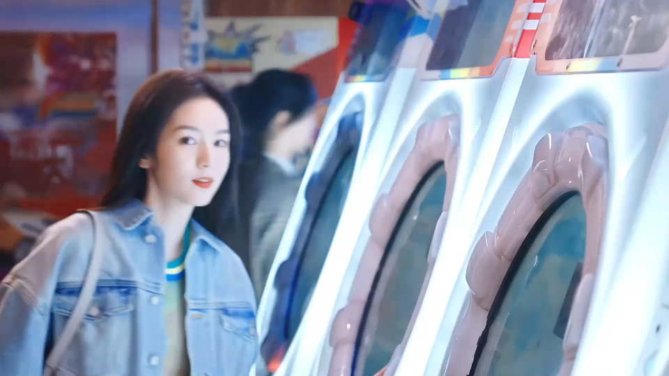 校草拒绝女生表白,不料她竟是游戏中的女神