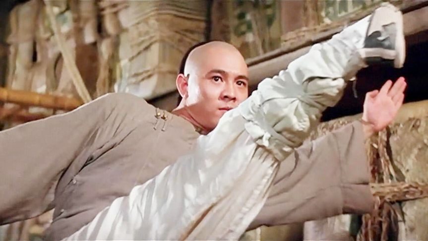 黄飞鸿的佛山无影脚太厉害,把对手踢得不知所措,只能认输