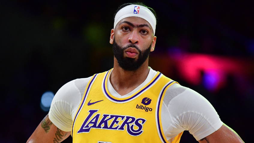 浓眉哥单节10分5板表现:连续投进中距离