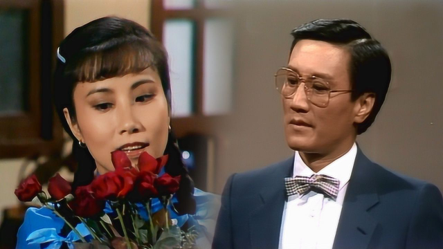 万水千山总是情,三十几岁汪明荃演学生,和谢贤铸就经典爱情剧