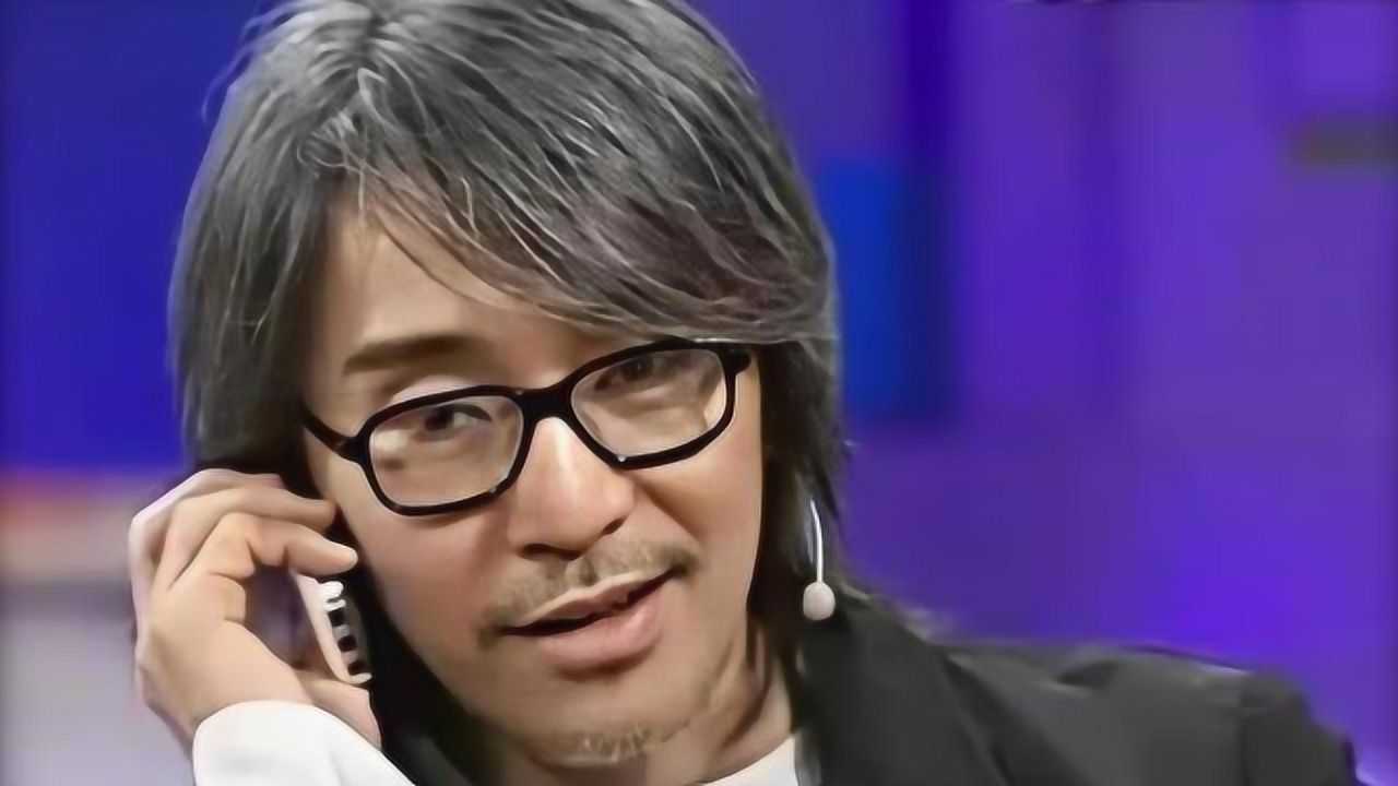 周星驰在采访时手机突然响了鲁豫让他接不料下一秒鲁豫懵了