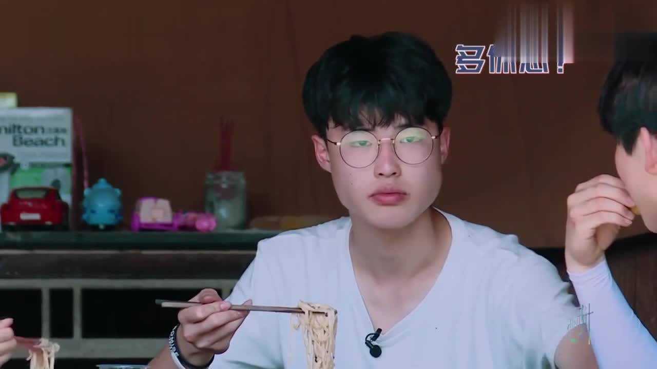 变形计:林润泽吃不饱要减肥,郑莹佳终于找到志同道合的伙伴