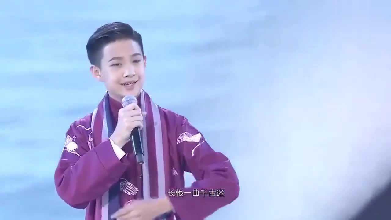 梅派传人巴特尔亮相高歌一曲梨花颂惊艳开嗓韵味十足