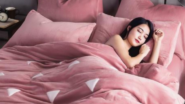 女生睡觉裸睡真的又舒服又有好处吗越早知道越好