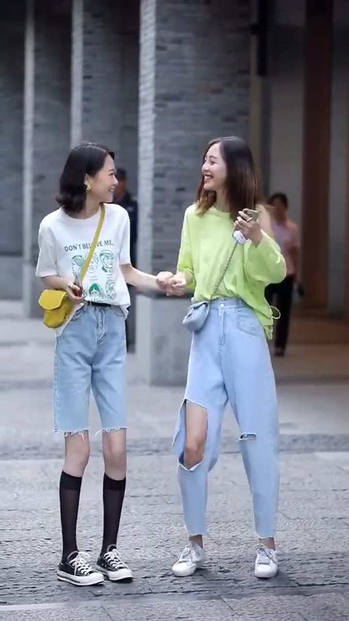 后面的叔叔阿姨看的好开心！好闺蜜在一起真的很开心_高清1080P在线观看平台_腾讯视频
