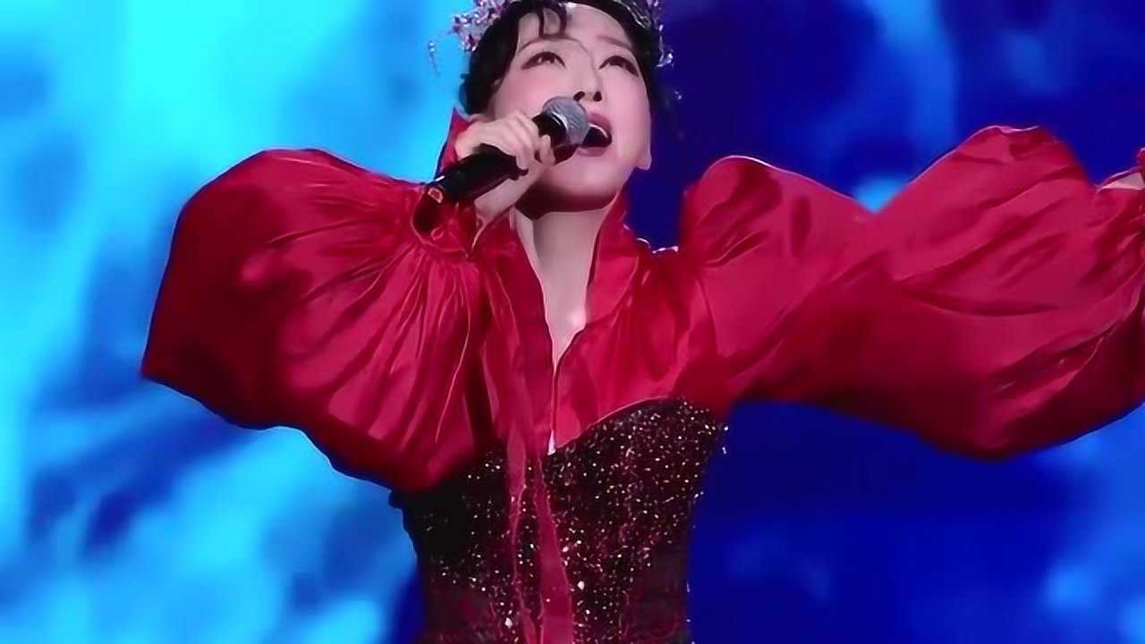 萨顶顶跑国外砸场子左手指月开口惊艳全场外国人都听懵了