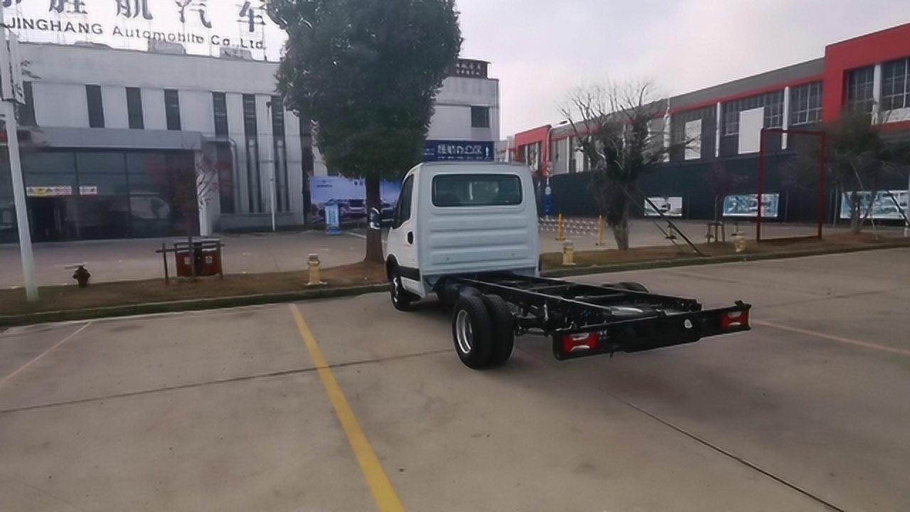 徐老师说房车今天带大家看看底盘国产依维柯欧胜底盘是啥样的