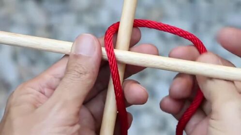 用绳子绑紧两根棍子的好方法绑的很结实!