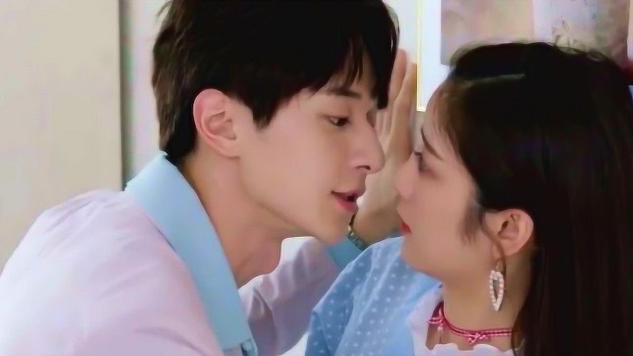 阮东升撩妹技术太老练堵到墙上壁咚傻白甜伊娃招架不住放狠招