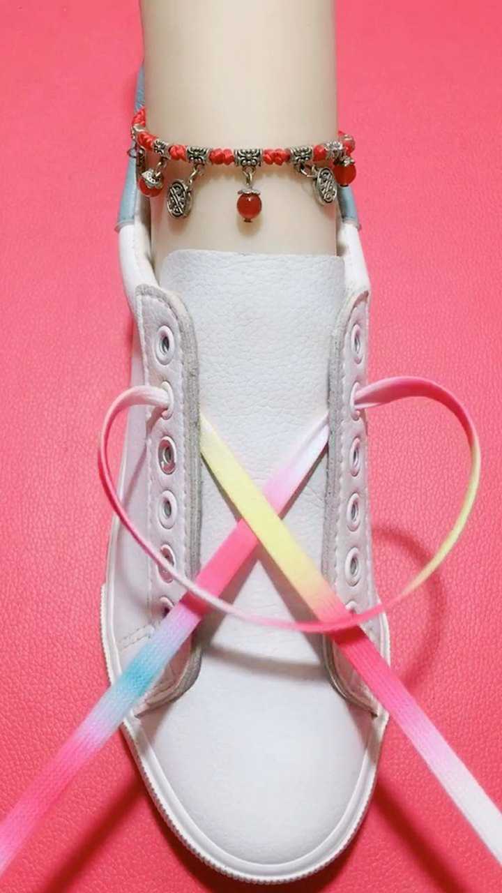 彩色心形鞋带,你会系了吗