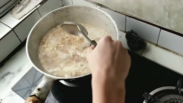 超级好喝的面旗子,口感香滑汤汁浓稠,一人就能喝三碗!