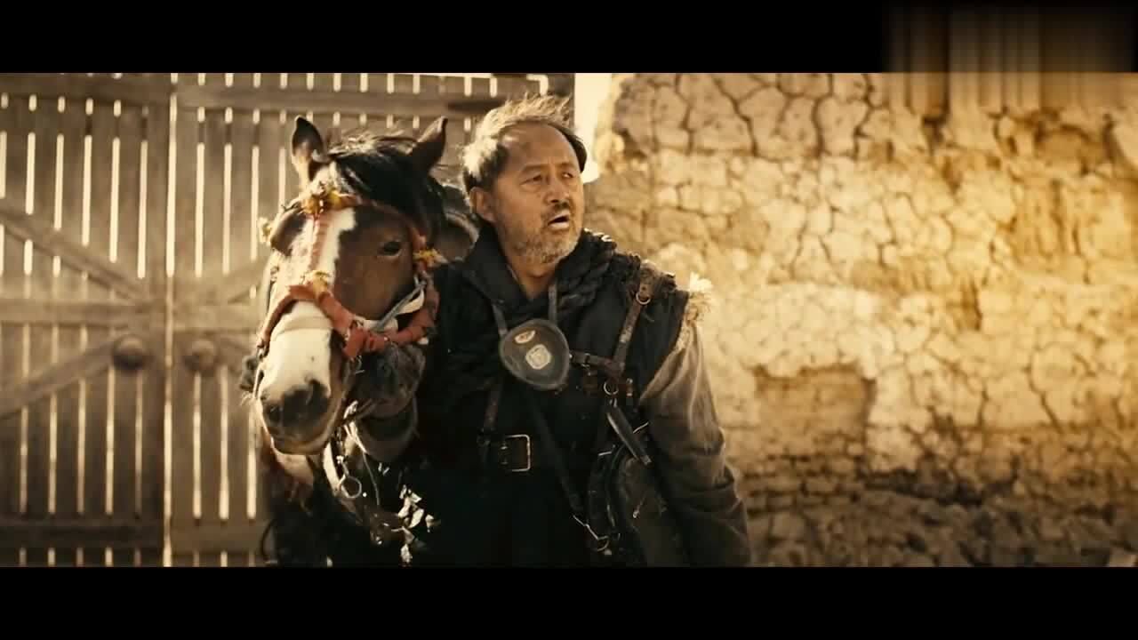 无人区夜巴黎加油站一家三口全部领盒饭了