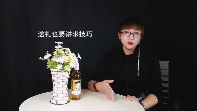 送礼越贵越好?有经验的人都会关注一个地方,投其所好才最好