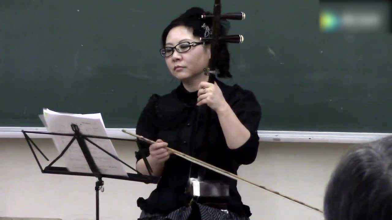 二胡老师现场教学,如何拉《天涯歌女》,完美的演奏!