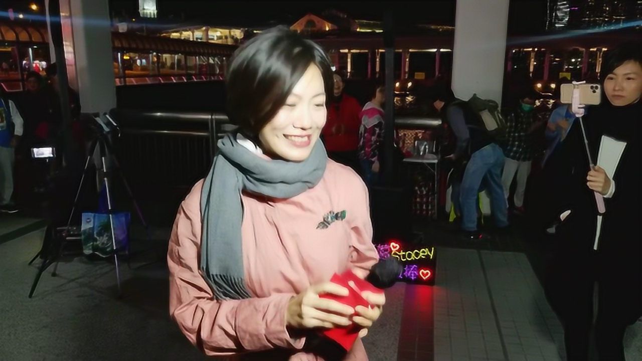 小龙女龙婷献唱给我一个吻我最亲爱的嗓音好听众人围观