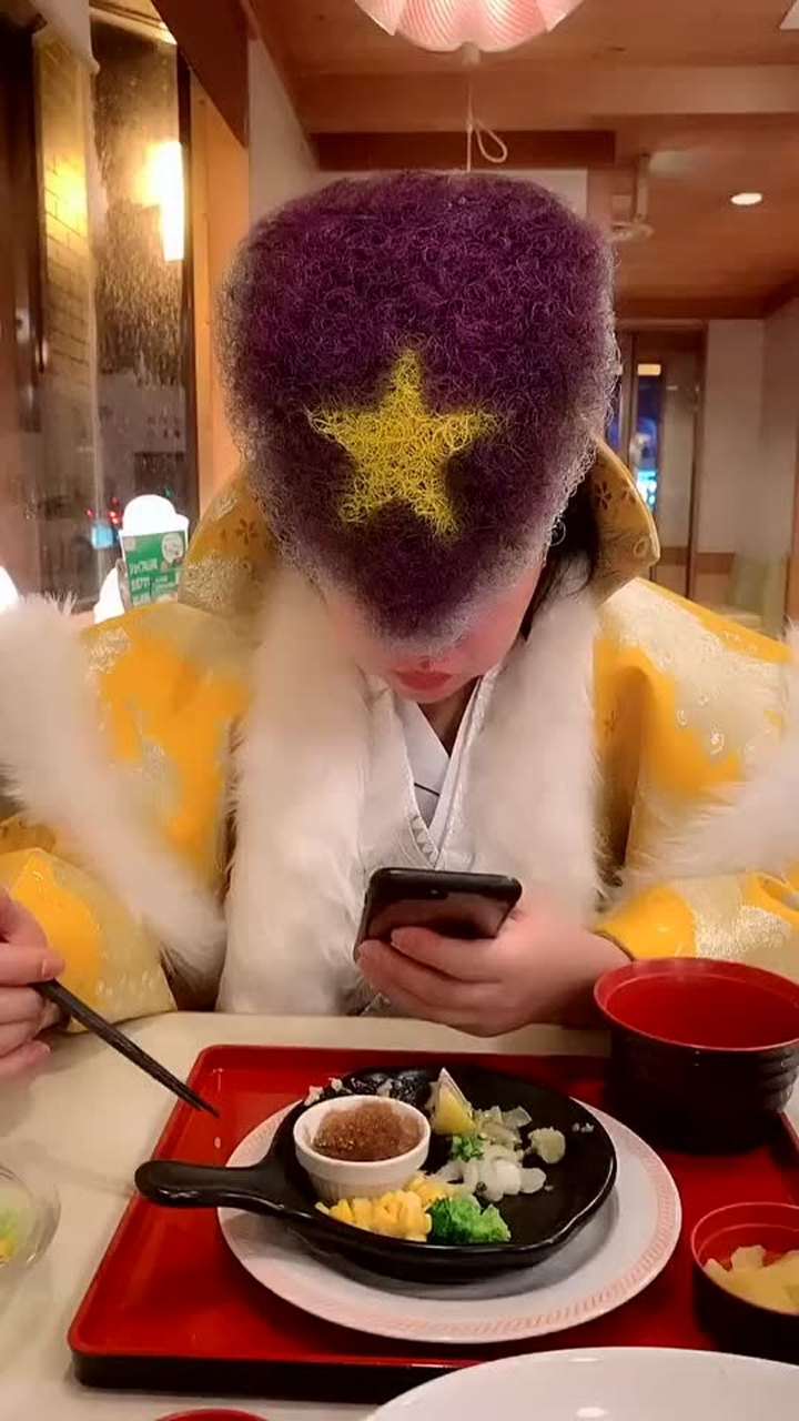 日本暴走族小哥的发型酷不酷?