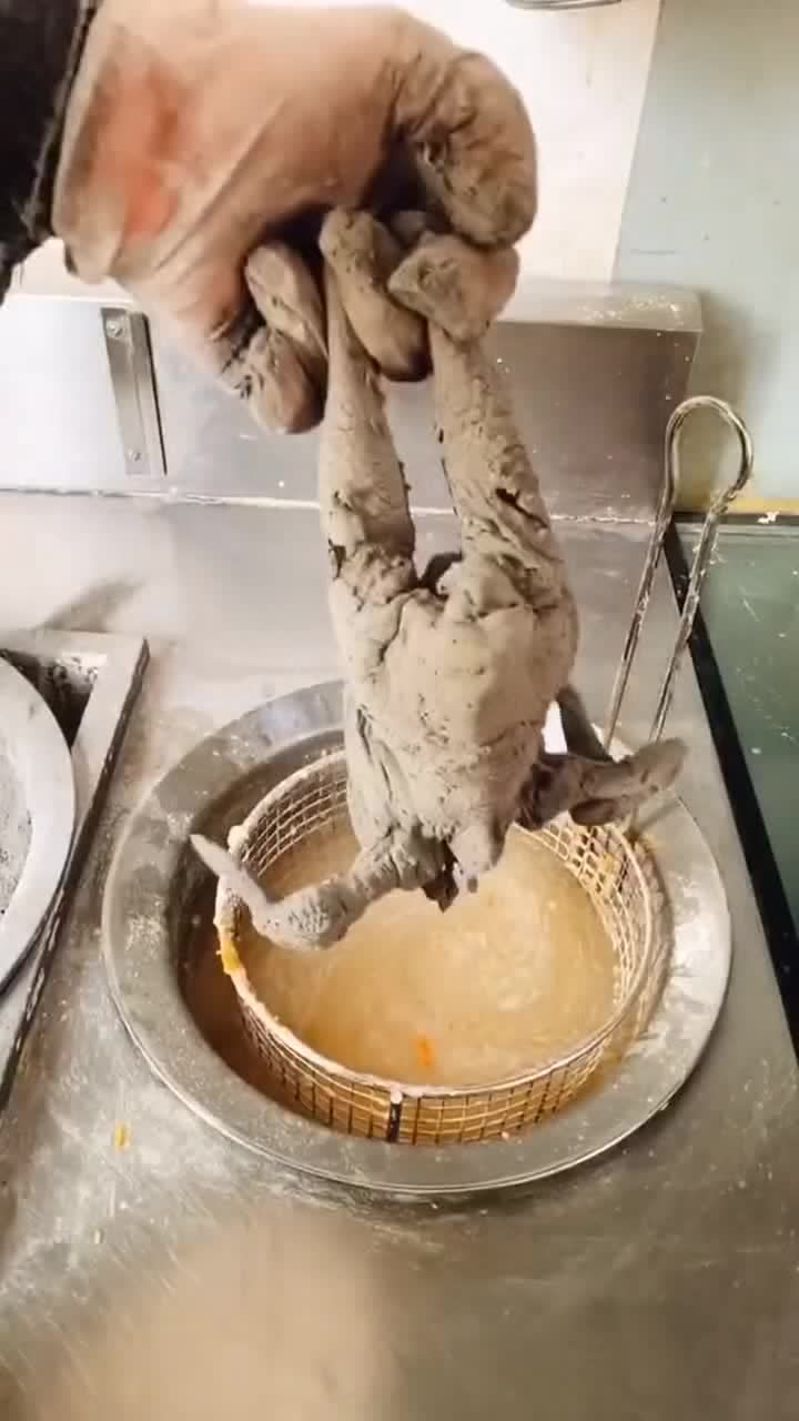 号称食神的小伙发明了水泥炸鸡熟了还能吃么