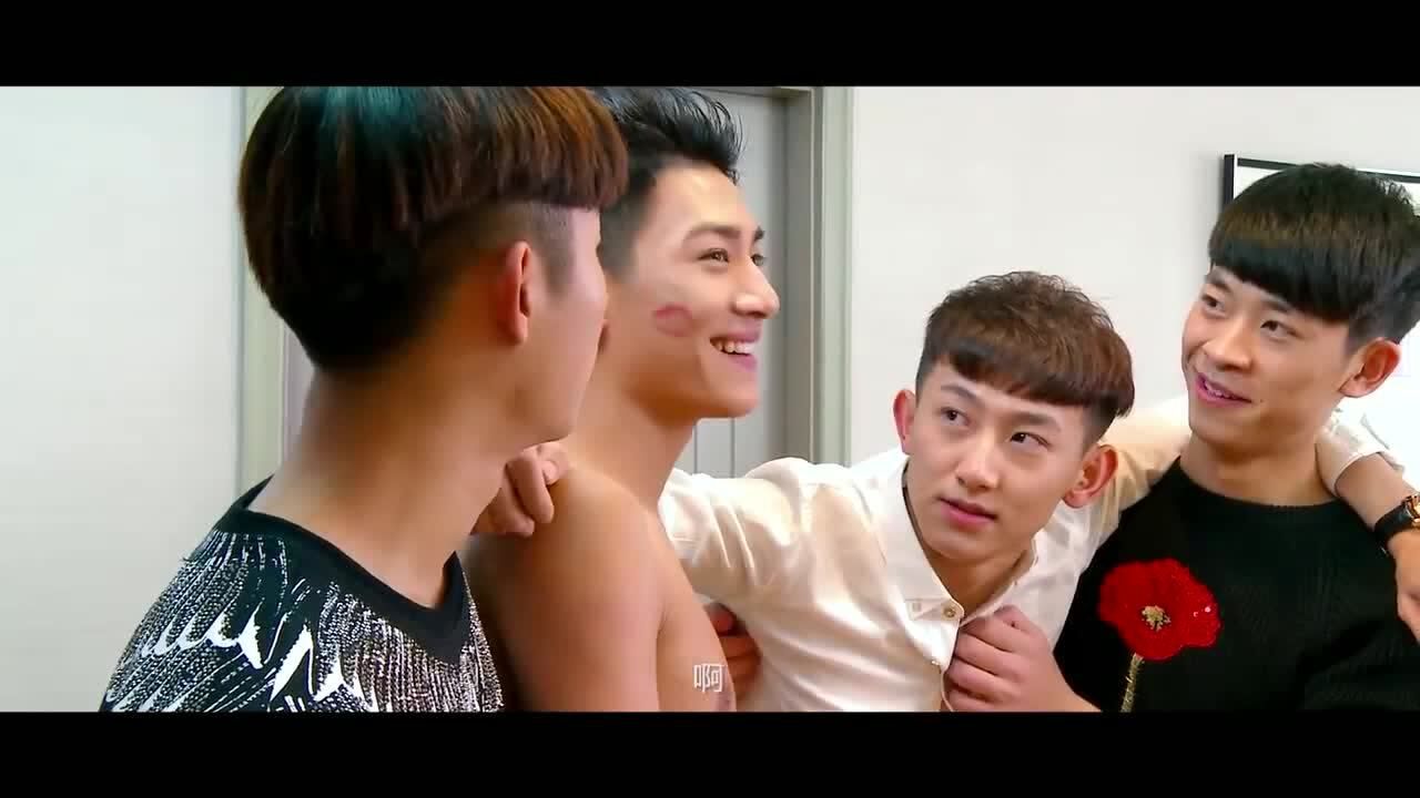 帅哥喝醉酒第二天醒来身边多了位美女顿时慌了阵脚