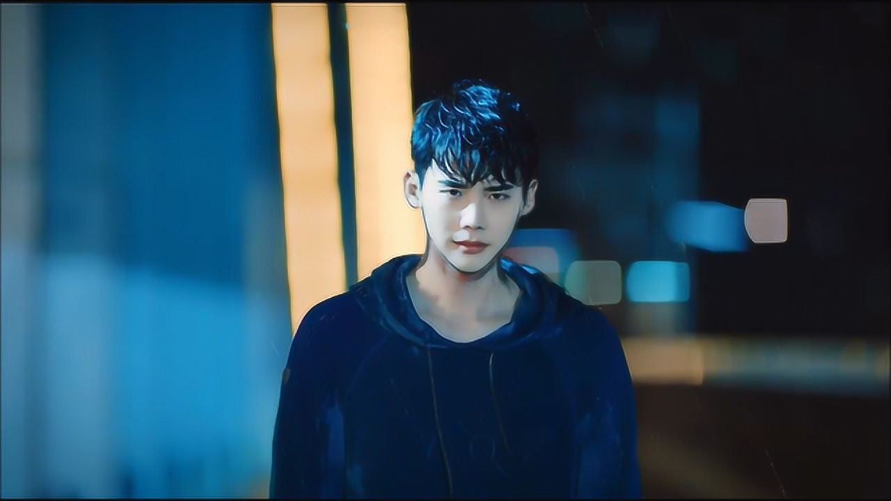 w两个世界漫画人物姜哲本要自杀却自我意识燃爆坚韧执着誓要找到真凶