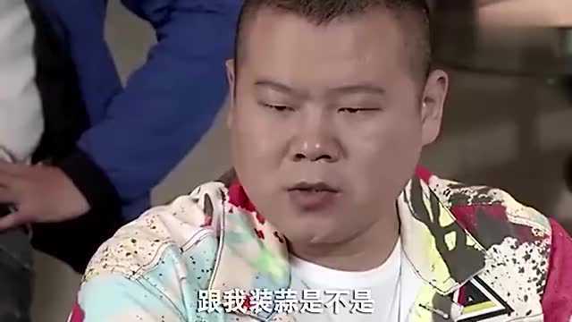 欢乐喜剧人:岳岳脑袋太大了,艾伦都能戴上的丝袜,他才戴一半