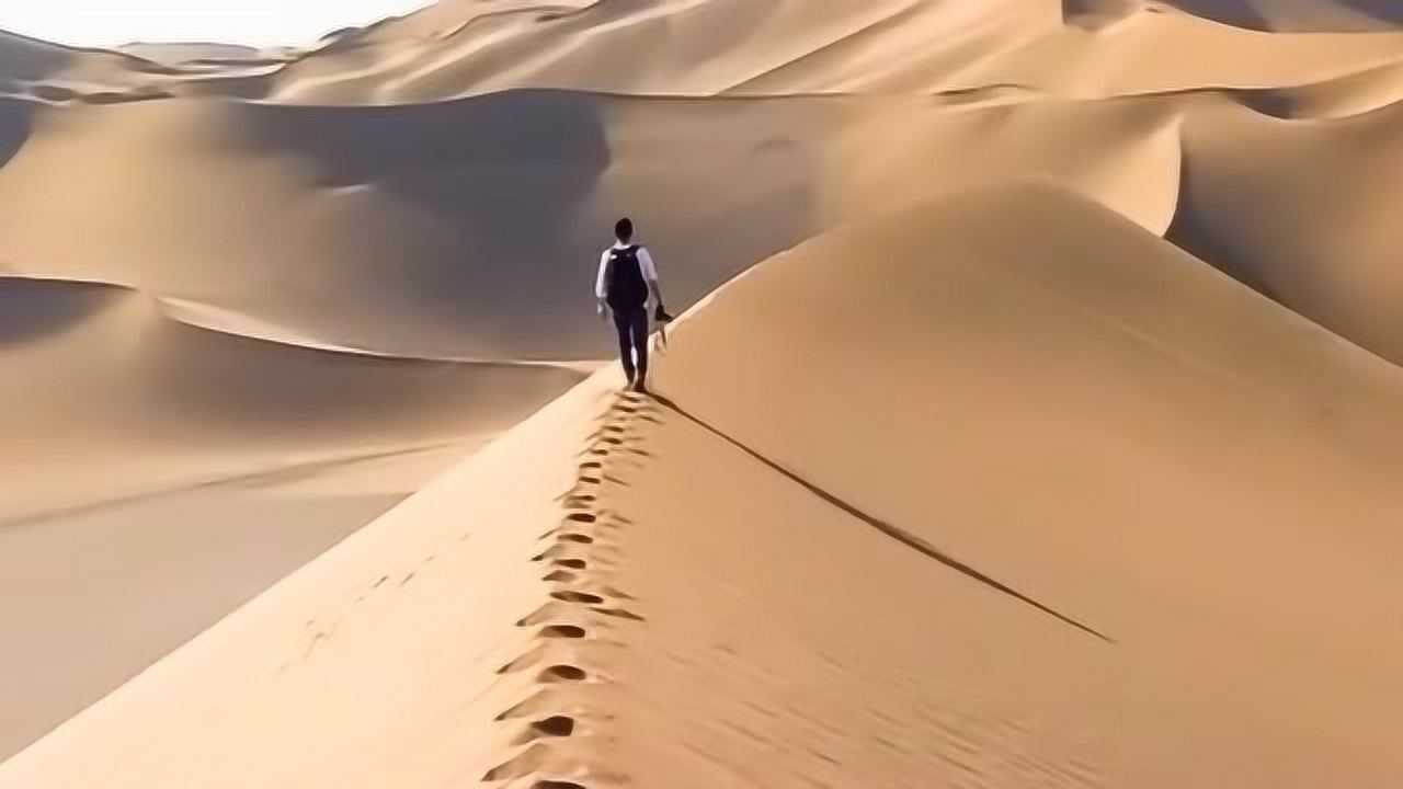 沙漠一个人背影图片
