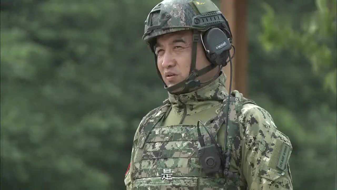 特种兵之火凤凰:魔鬼训练开始,从持枪动作练,不合格直接劝退!