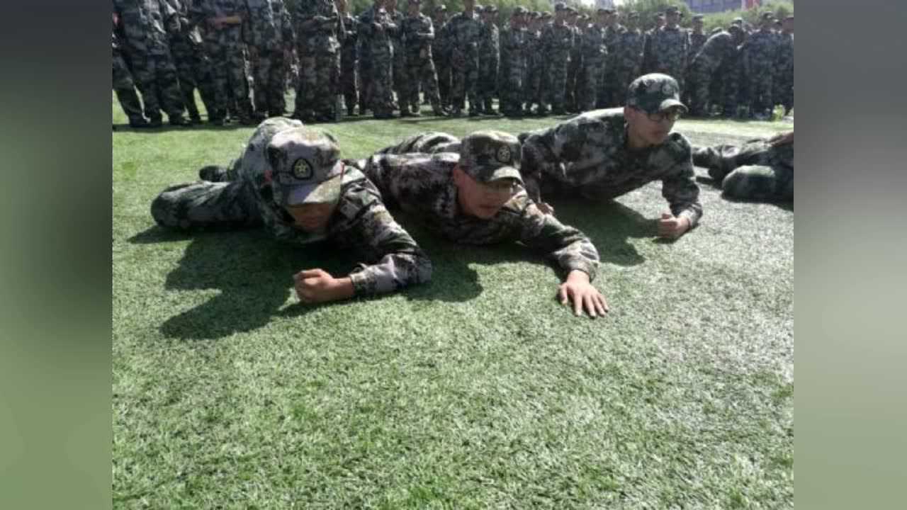 匍匐前行动作的简单教学_腾讯视频
