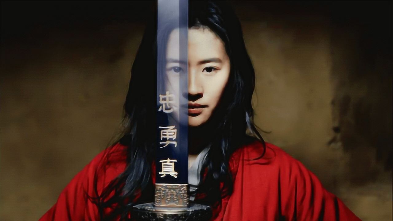 花木兰曝刘亦菲飒爽新图楼中舞剑水中倒影意境美如画