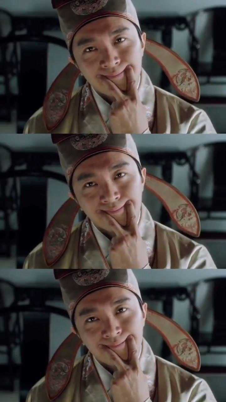 为什么笑的如此无奈,是生活不易给你带来的,心酸嘛!