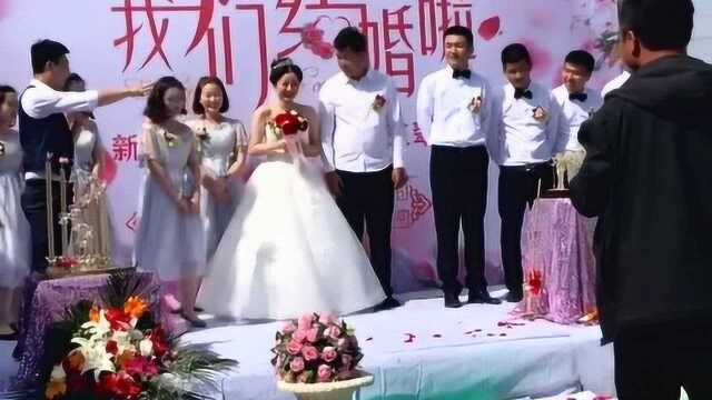 婚礼现场伴娘对伴郎喊:真磕馋,接下来的背景音乐很有深意!