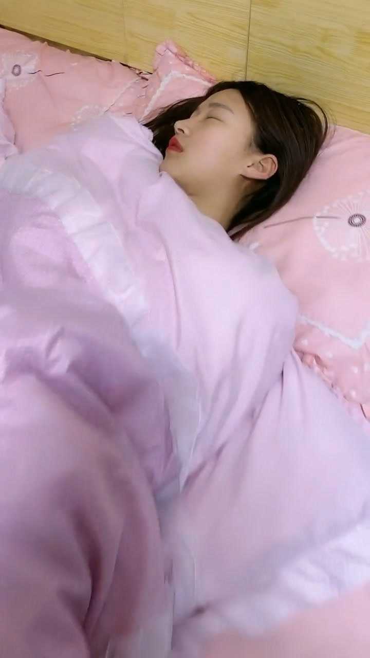 女友天天睡懒觉