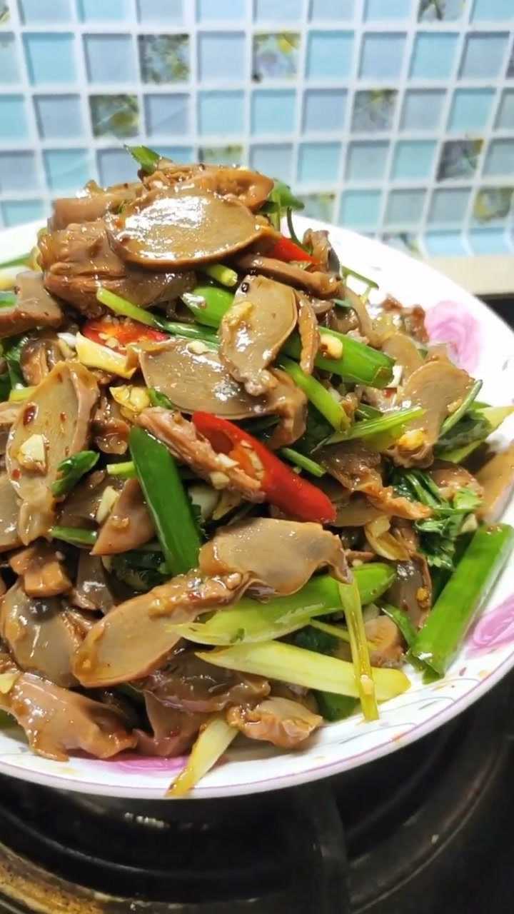 凉拌鸡肾的教程,这样做出来的鸡肾非常好吃.