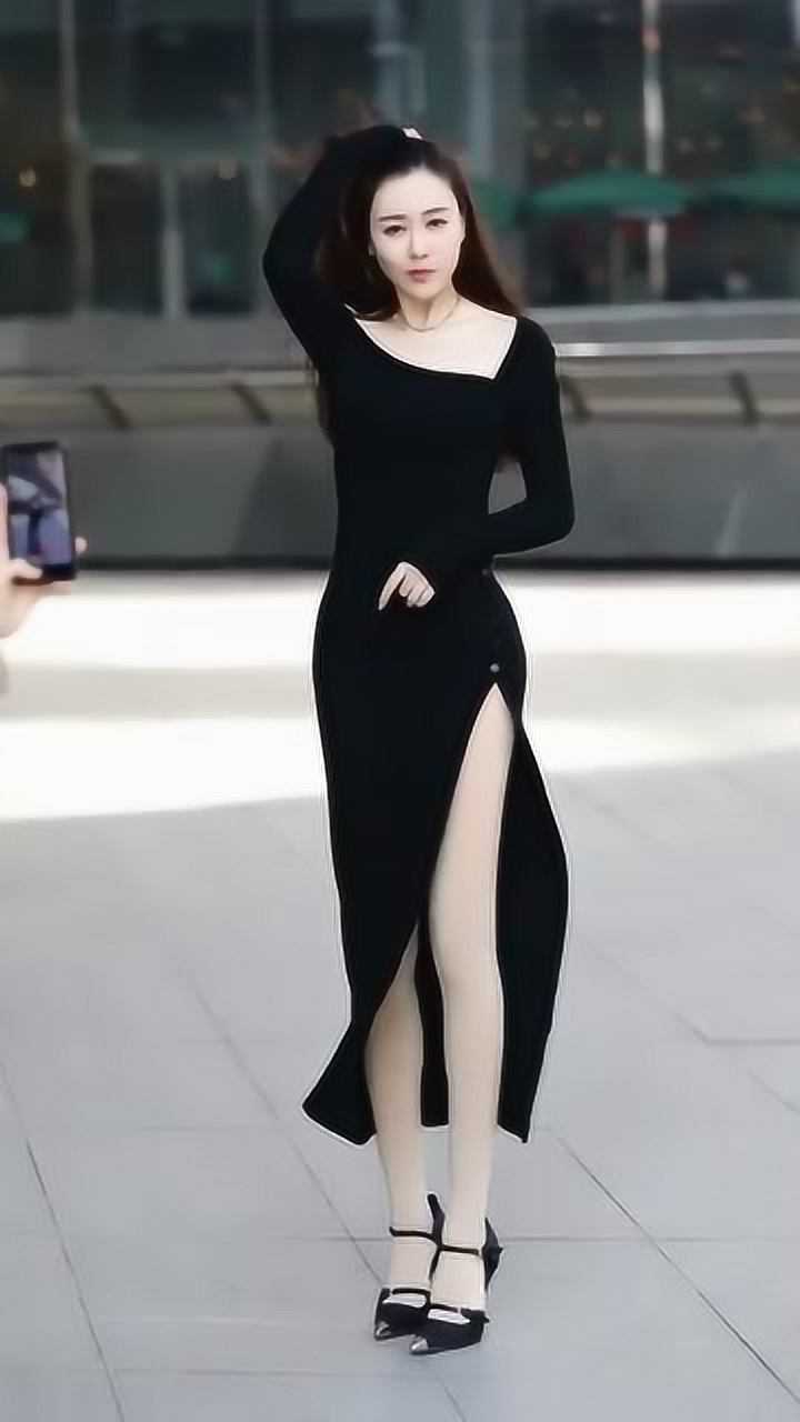 小姐姐这腿也太长了,搁以前插秧绝对一把手!