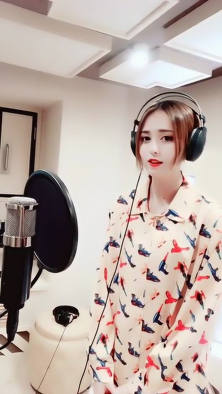 最近这个美女火了唱歌真是太好听了一开口我就惊呆了