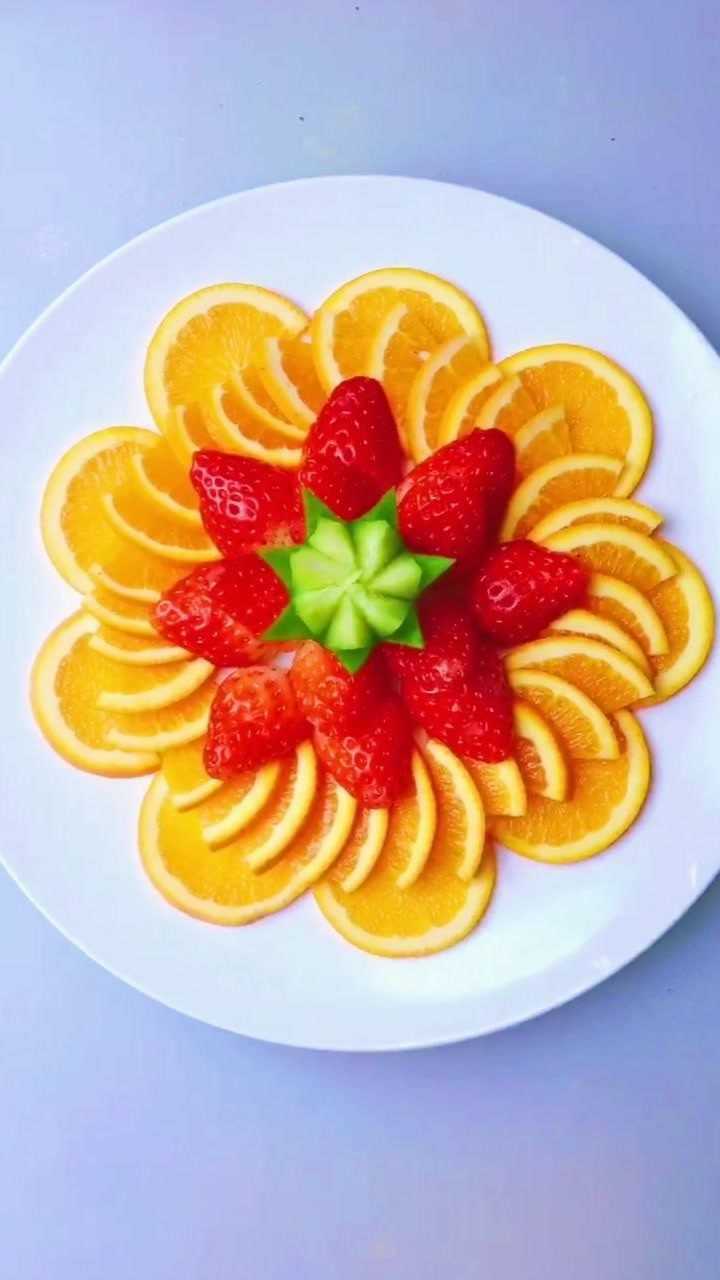 橙子拼盘草莓中间的是黄瓜拼盘的切法是不是很简单_腾讯视频