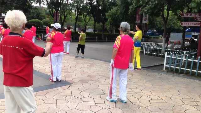 中年女人易心烦气躁,每天10分钟健身操,心情好了肚子小睡眠好