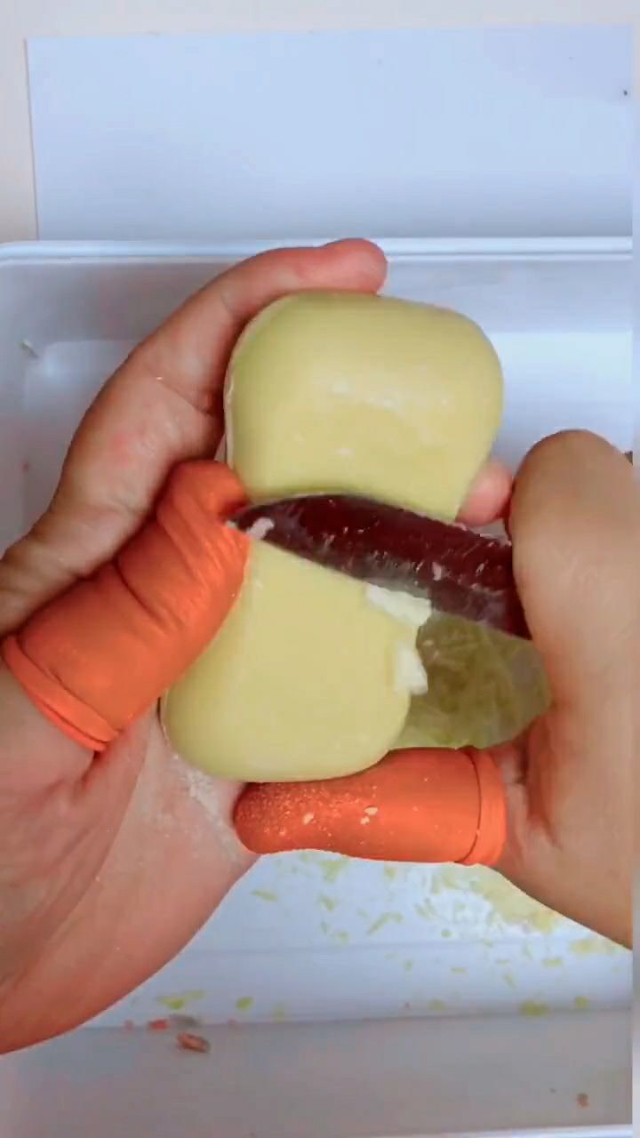 这样切肥皂全都是碎末,根本就不是薄片