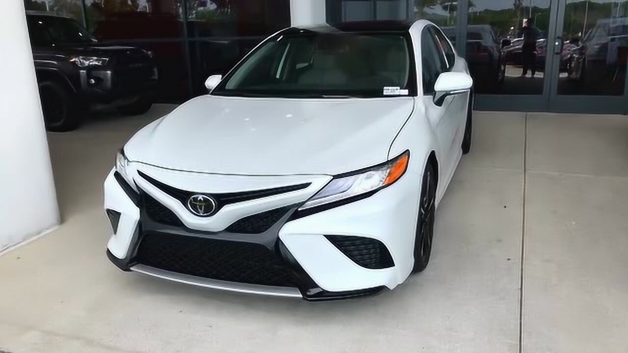 2020款丰田凯美瑞实车展示,看到外观和内饰,给个不买的理由