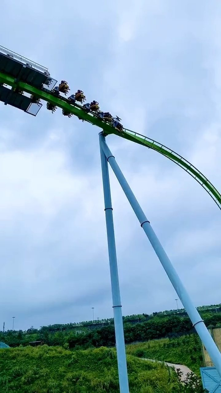 建议玩这个坐最后一排更刺激你觉得翼飞冲天吓人吗重庆欢乐谷461