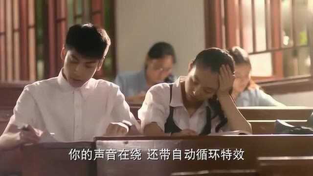 默笙陪男神学习忍不住睡着了,没想到男神的书被自己口水打湿了